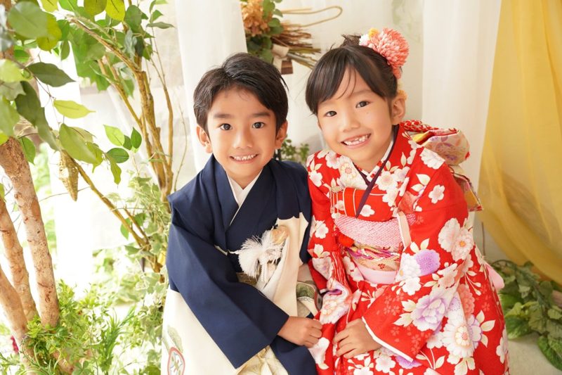 着物と袴姿のきょうだい